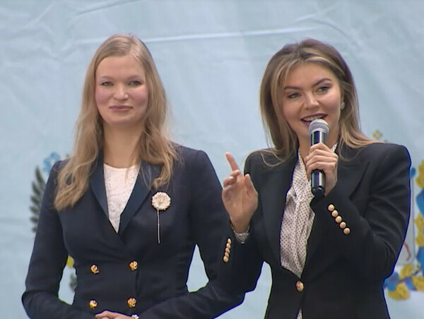 Алина Кабаева и десятикратная чемпионка мира Ольга Капранова на Всероссийских соревнованиях «Ассоциации спортивных клубов России»