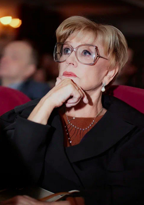 Вера Алентова