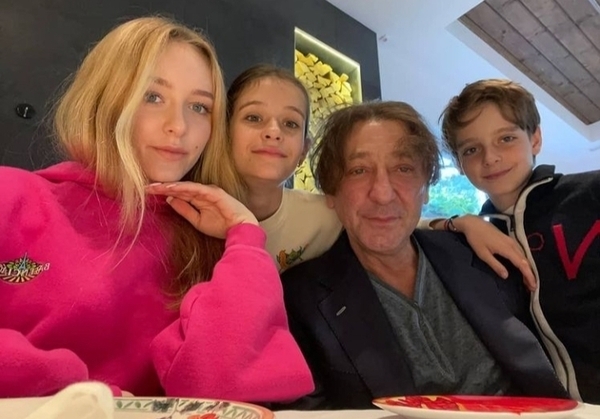Григорий Лепс со своими детьми