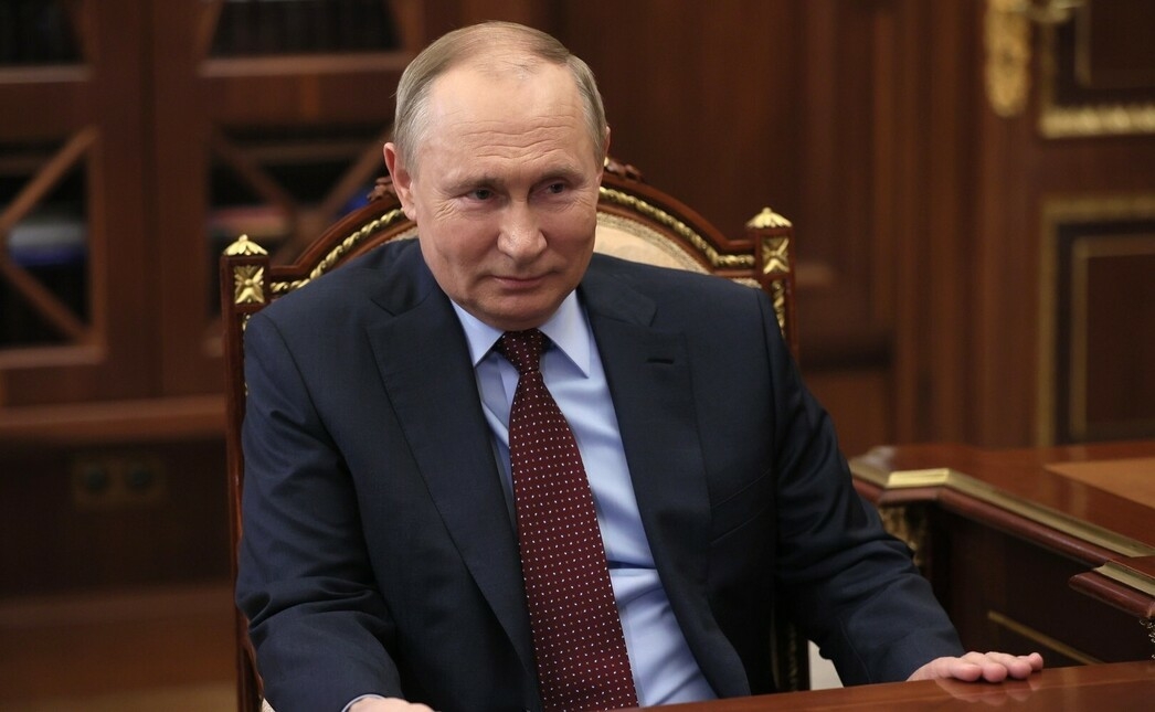 Владимир Путин слушает речь Александра Шохина - президента Общероссийской общественной организации "Российский союз промышленников и предпринимателей". 2 марта 2022 года