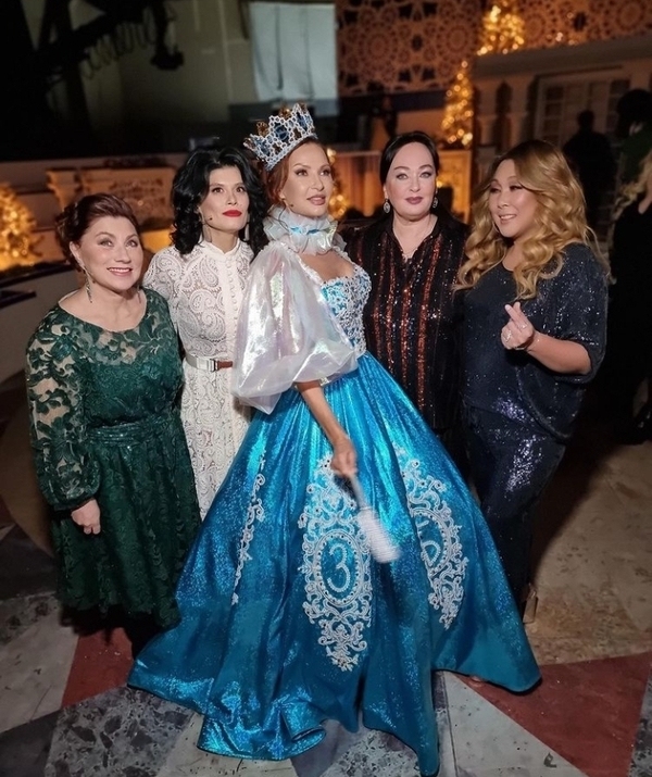 Роза Сябитова, Лариса Гузеева, Анита Цой, Эвелина Бледанс и др.