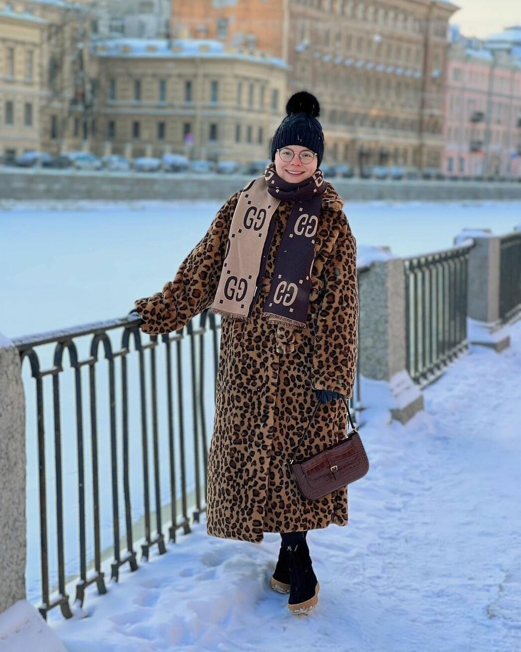 Татьяна Брухунова поддержала заслуженную репутацию замшевых сапог на "манке"