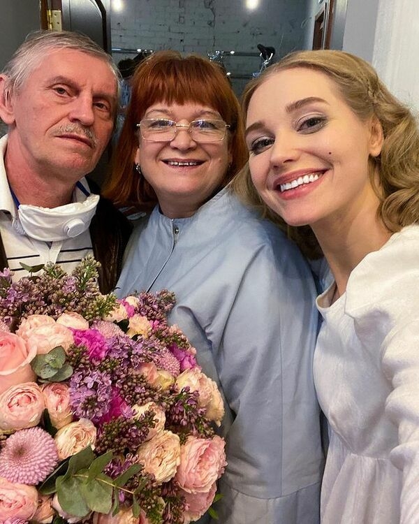 Кристина Асмус: "Редкое фото с родителями. От этого очень ценное…"