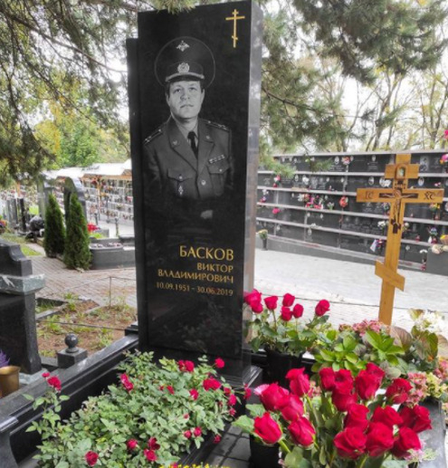 Николай Басков почтил память отца в день его 70-летия