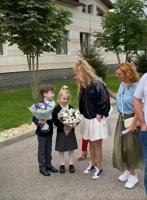 Алла Пугачева с Гарри и Лизой