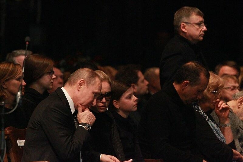 Владимир Владимирович Путин и Марина Зудина на похоронах Олега Табакова