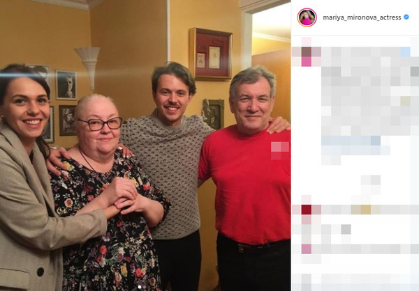 Андрей Удалов с невестой Ксенией Панасис, бабушкой Екатериной Градовой и ее супругом