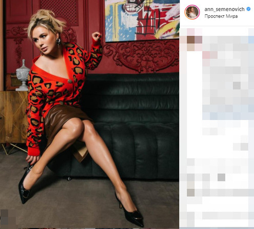 Анна Семенович показала как лодочки на шпильке придают сексуальности