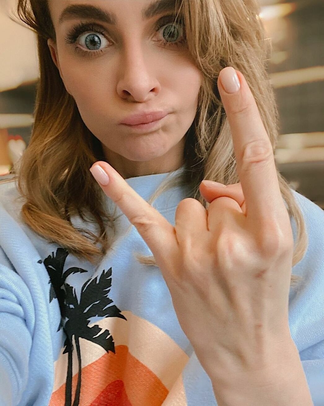 Екатерина Варнава уверена, что этот жест быку знаком и понятен