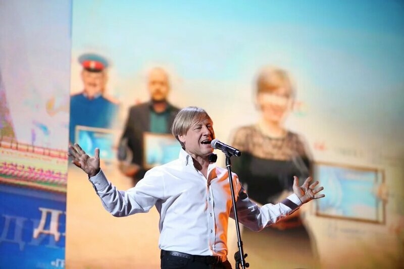 Дмитрий Харатьян
