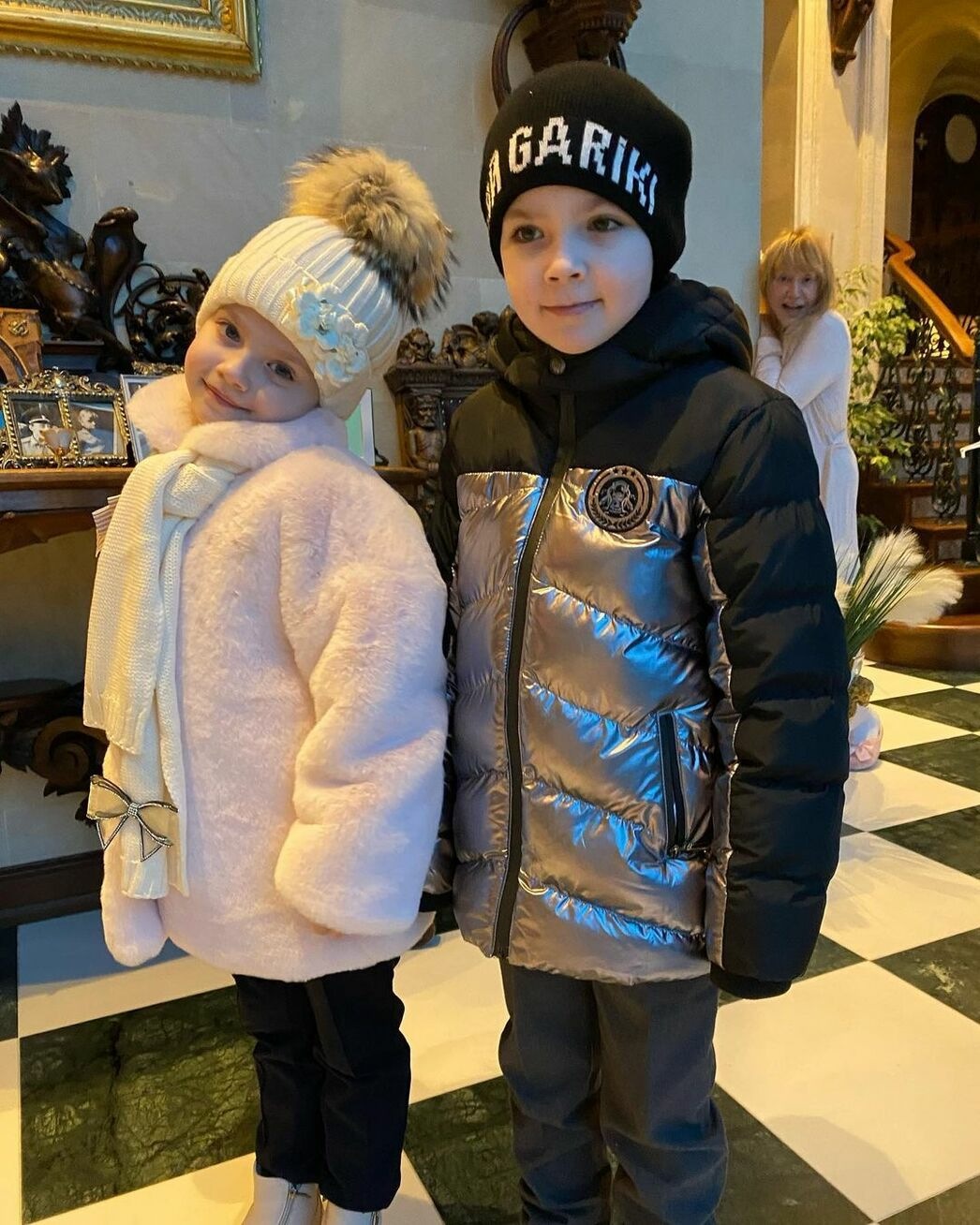 Лиза и Гарри Гвлкины, Алла Пугачева