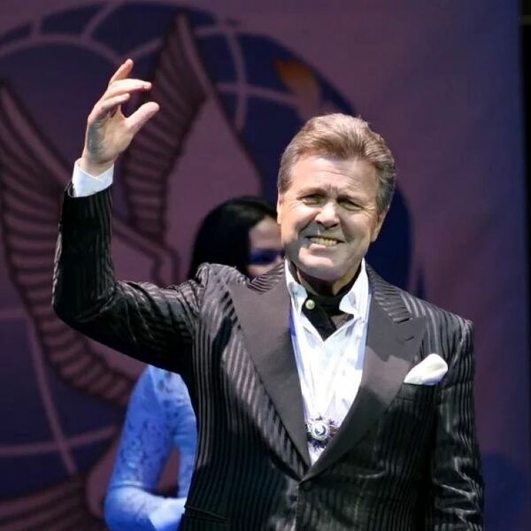 Лев Лещенко