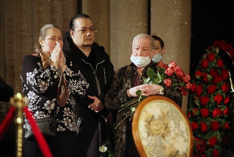 Игорь Наджиев с супругой и Михаил Плоткин