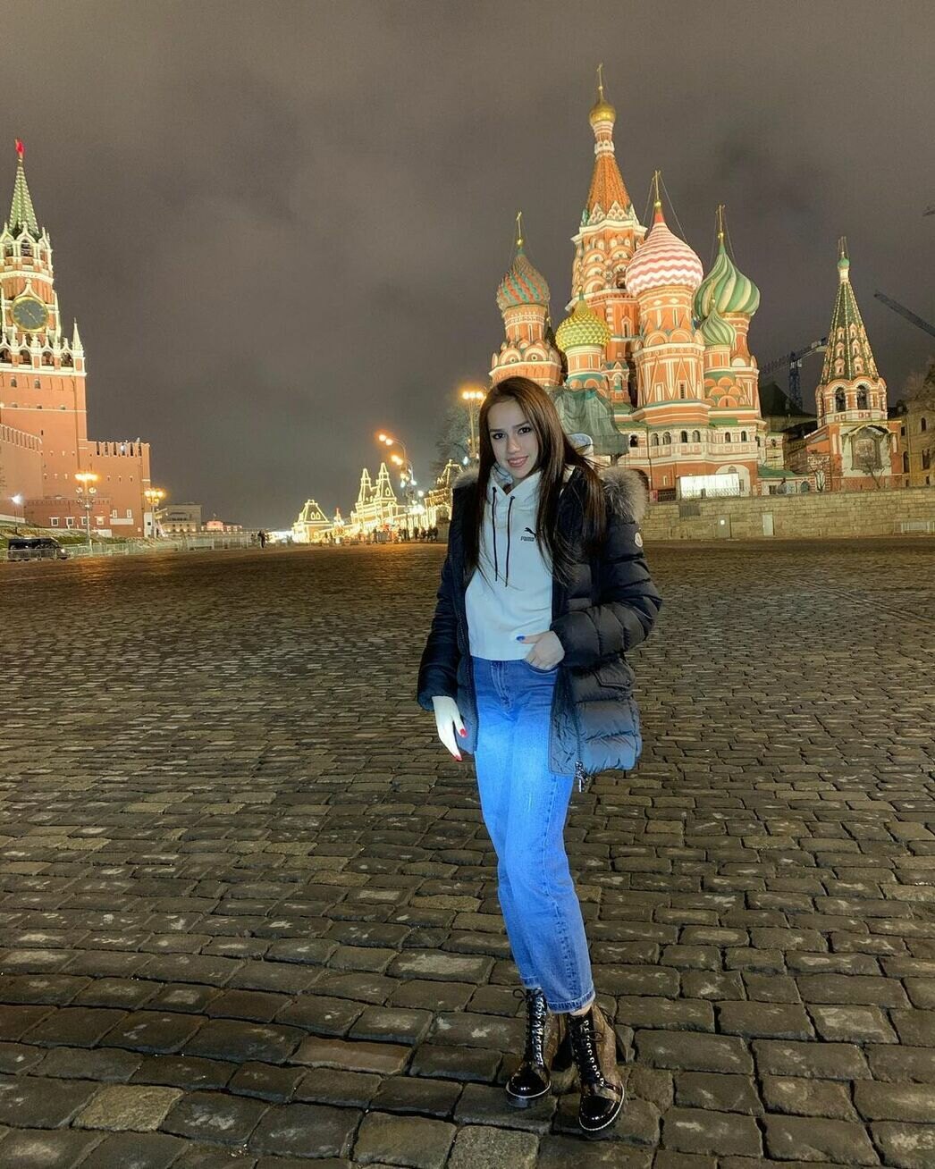 Алина Загитова. Прогулка по Москве