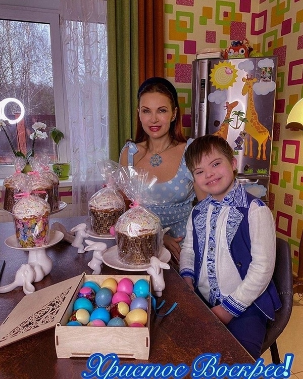 Эвелина Блёданс с сыном