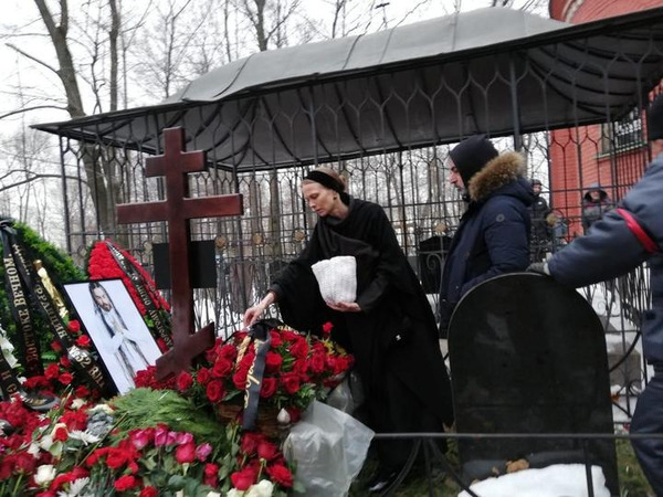 Жена Децла, его отец Александр Толмацкий