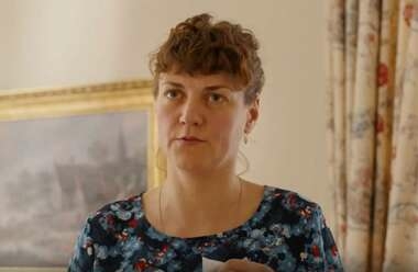 Актриса Анна Уколова упала и рассекла руку в Шереметьево после скандала
