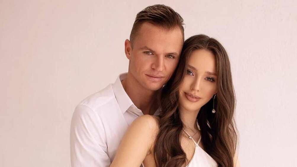 Дмитрий Тарасов трогательно проводил Анастасию Костенко в дорогу, оставаясь с детьми дома