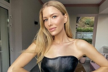 Елена Перминова показала мускулы сыновей в семейном видео