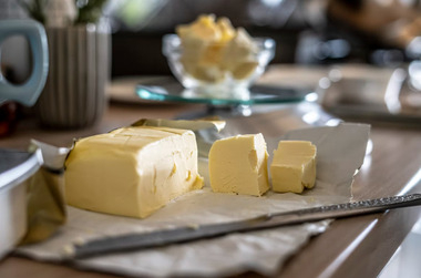 Как по маслу: по каким признакам определить качественный продукт