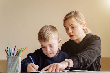 «Опять эта школа»: как родителям перестать «учиться» вместе с ребенком