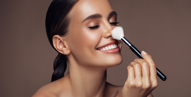 Красота и уход в одном флаконе: как выбрать макияж со skincare-эффектом