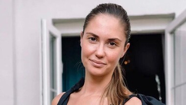 Беременная Агата Муцениеце приехала на съемки с дочкой и собакой