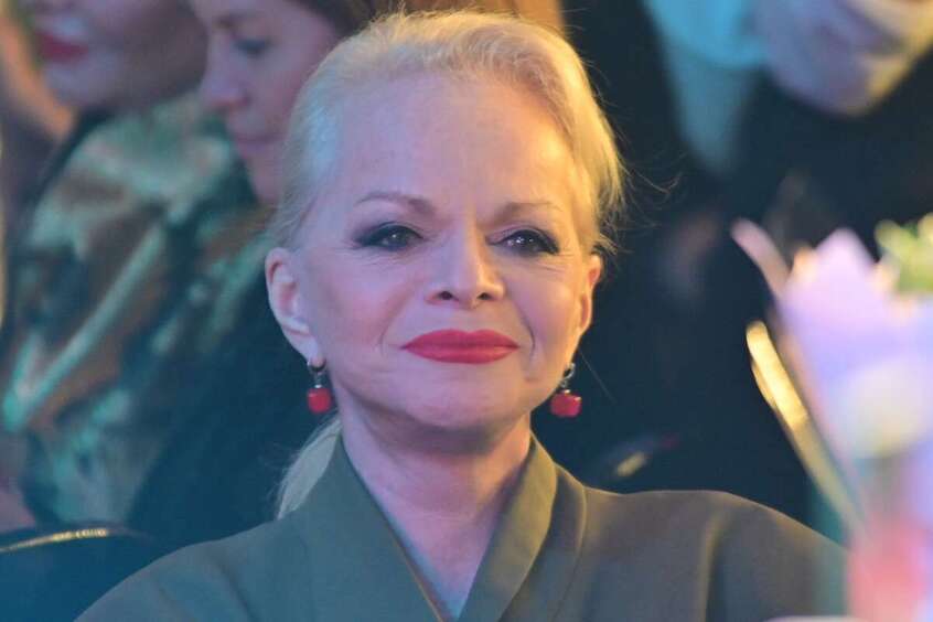 ЛАРИСА ДОЛИНА