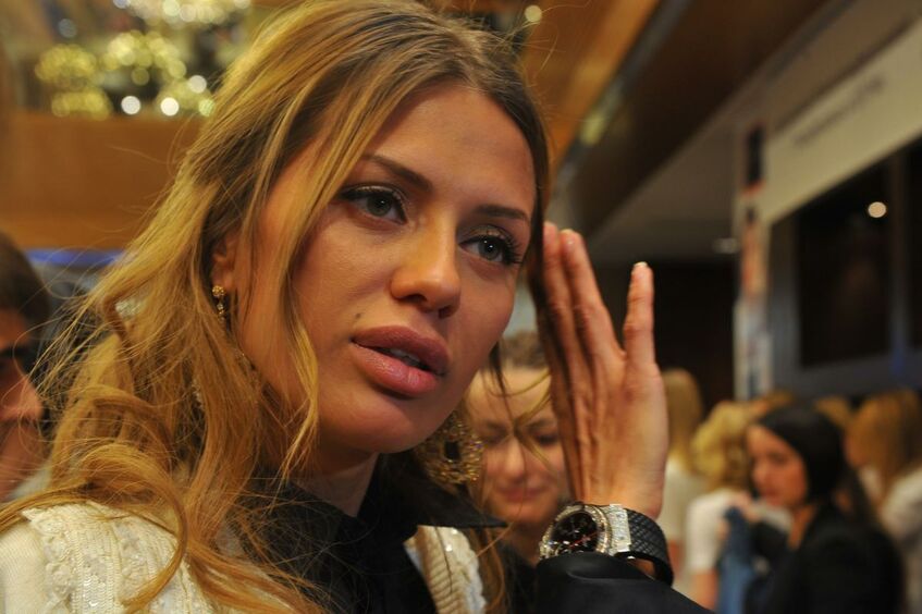 «Всем миром насобирали»: Боня показала баулы с едой, которые возьмет на Эверест