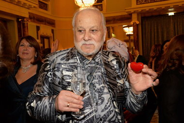 ФНС требует долг с покойного отца Киркорова: что теперь с легендарной квартирой