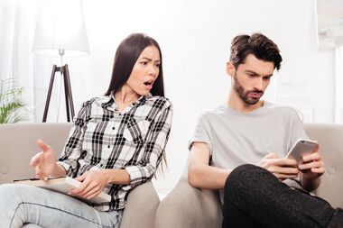 Когда абьюзер не он, а ты: 5 скрытых признаков, что женщина тиранит партнера