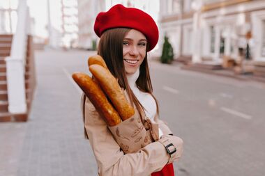 Кепка «деда» и бабушкин берет: трендовые головные уборы на весну из прошлого