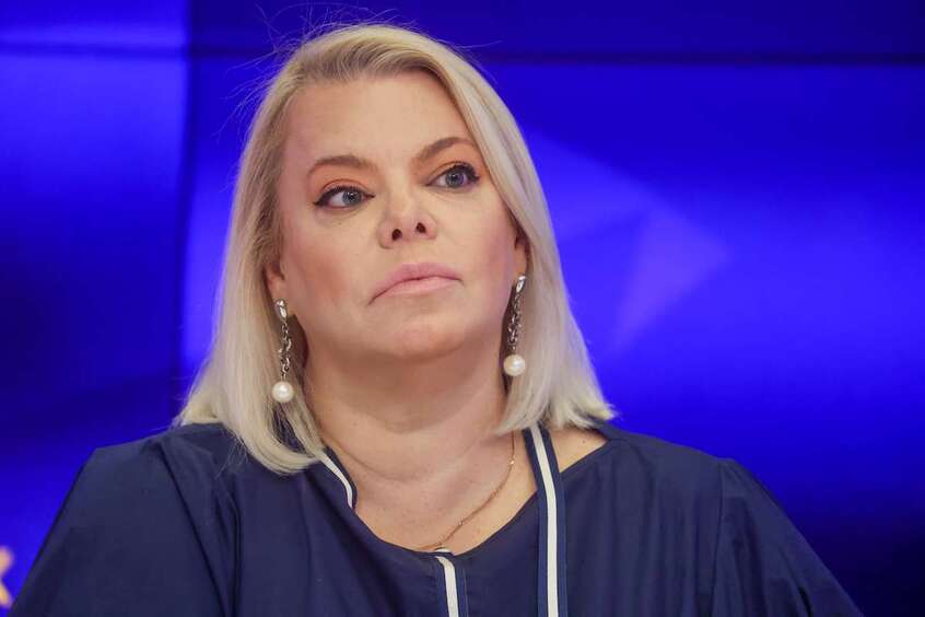 ЯНА ПОПЛАВСКАЯ