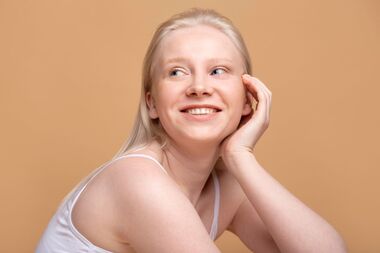 Бледность снова в тренде: 3 причины отказаться от загара