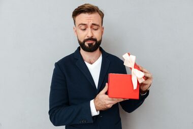 Необычные подарки для мужчин, которые они запомнят надолго