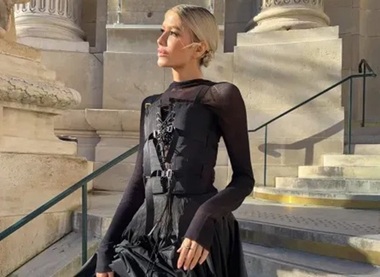 Лена Перминова вышла в свет в «бронежилете»