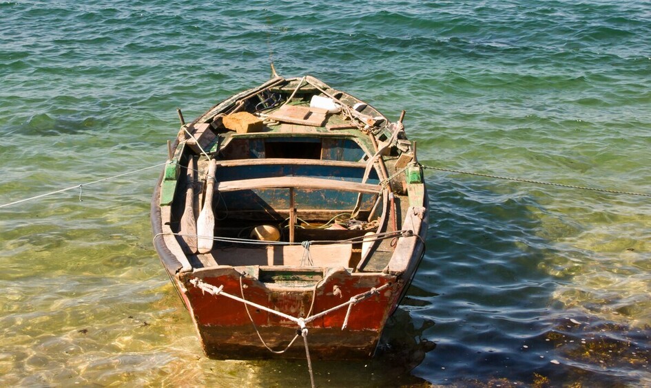Пил дождевую воду: мужчина спасся после двух месяцев пребывания на лодке