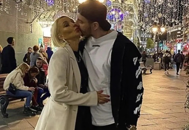 «Люблю»: заявившие о разводе Макаров и Кудрявцева отмечают 11-летие свадьбы