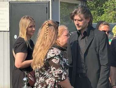 Петр Чернышев привел пятилетнюю дочь Милу на могилу Анастасии Заворотнюк