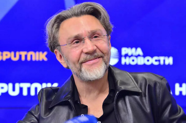 Шнуров ответил на обвинения в «фейках» о российском чиновнике