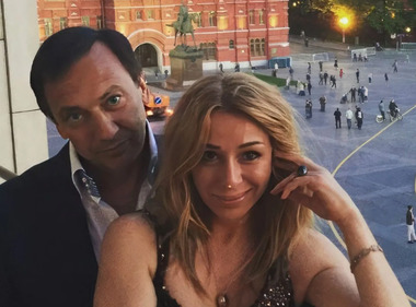 «О многих его приключениях знала»: Апина рассказала о разводе с мужем-продюсером