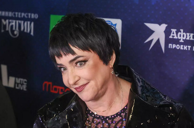«Раны показывать не буду»: Лолита не смогла вовремя вернуться в Россию
