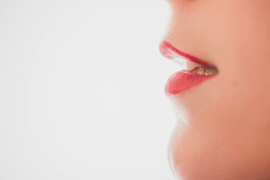 Почему возникает горечь во рту: отвечает врач