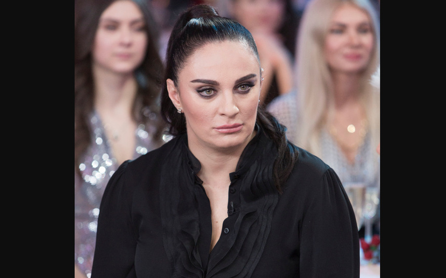 «Я должна это сказать и тут»: Елена Ваенга потеряла близкого человека