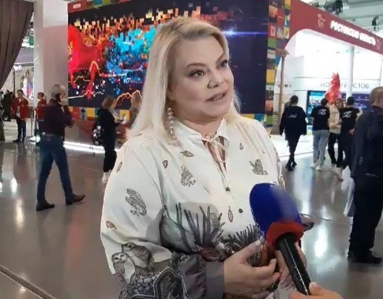 «Я безумно боюсь, я плачу »: Поплавская не может выйти на связь с сыном на фронте