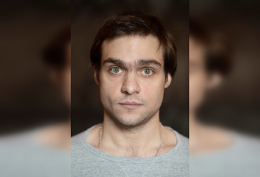 Сын Михаила Ефремова выпал из окна в Москве