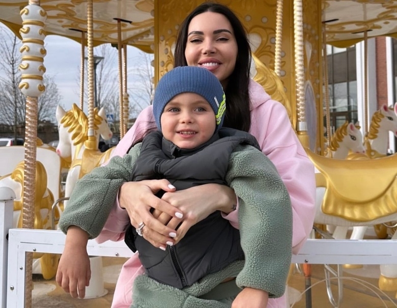 Оксана Самойлова с сыном Давидом