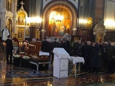 С Инной Чуриковой простились в храме Христа Спасителя