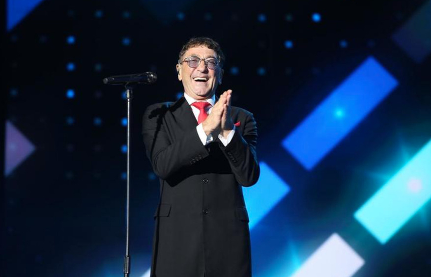 Григорий Лепс прервал концерт, швырнув микрофон и уйдя со сцены. Что случилось?