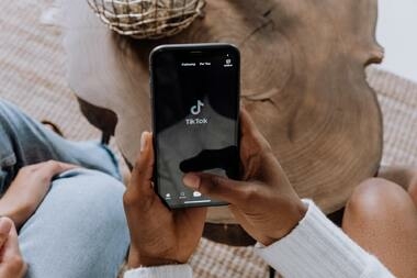 TikTok остановил работу в России